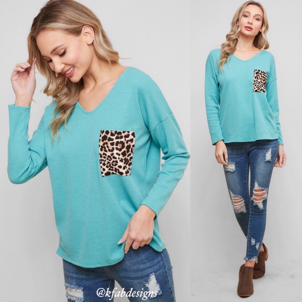 B67💚Gorgeous+soft mint v-neck animal print pocket+x-back feature! Great!💚